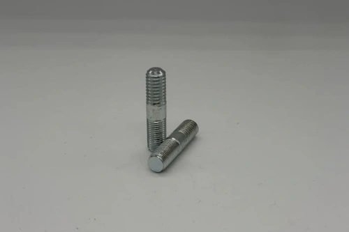 Stud cylinder/crankcase(2) T120, TR6