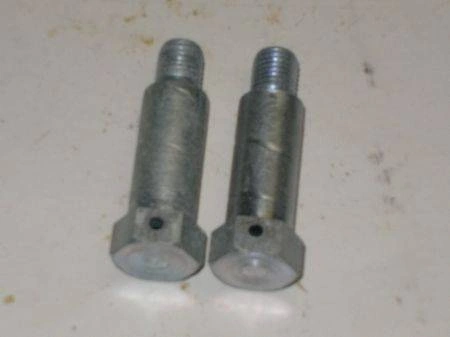 Bolts fuel tank (2) B31, B33