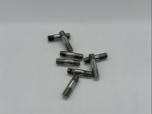 Valve insp.cover studs A7,A10 (8)