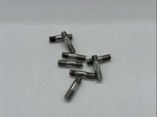 Valve insp.cover studs A7,A10 (8)