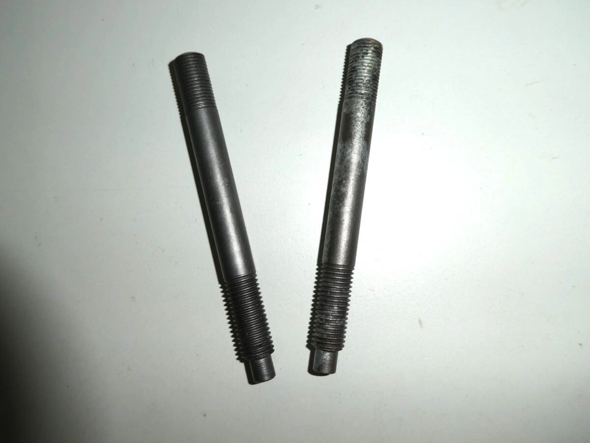 Cylinder head studs A65,A50(2)